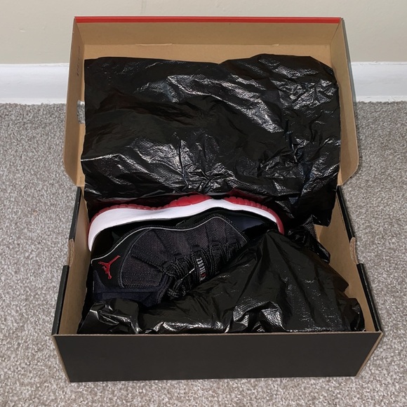 2019 Jordan Bred 11 - Picture 4 of 4